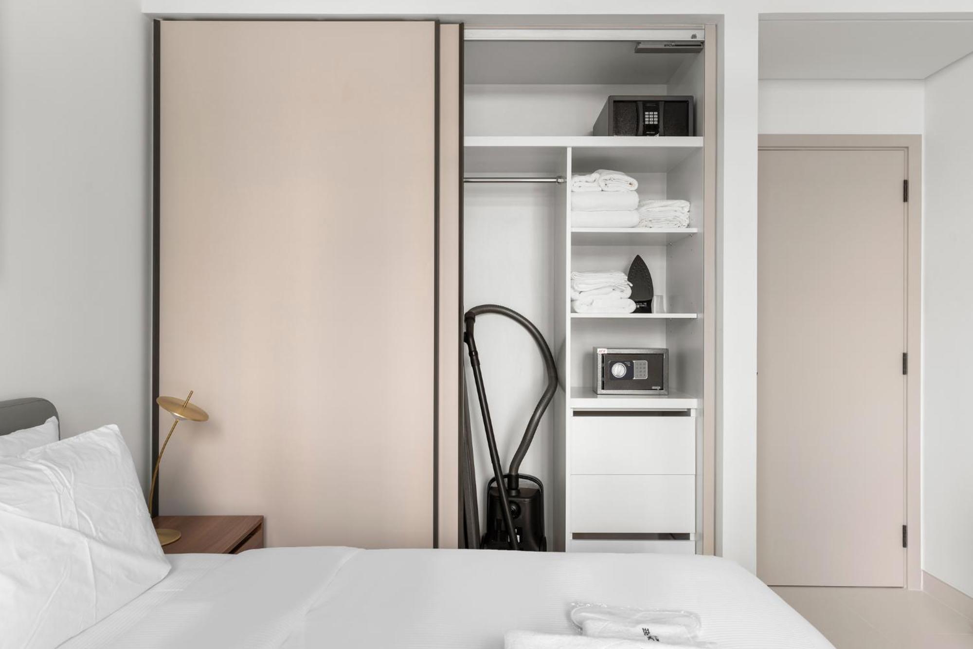 Luxury At Marina Vista, Harbour Dubai
