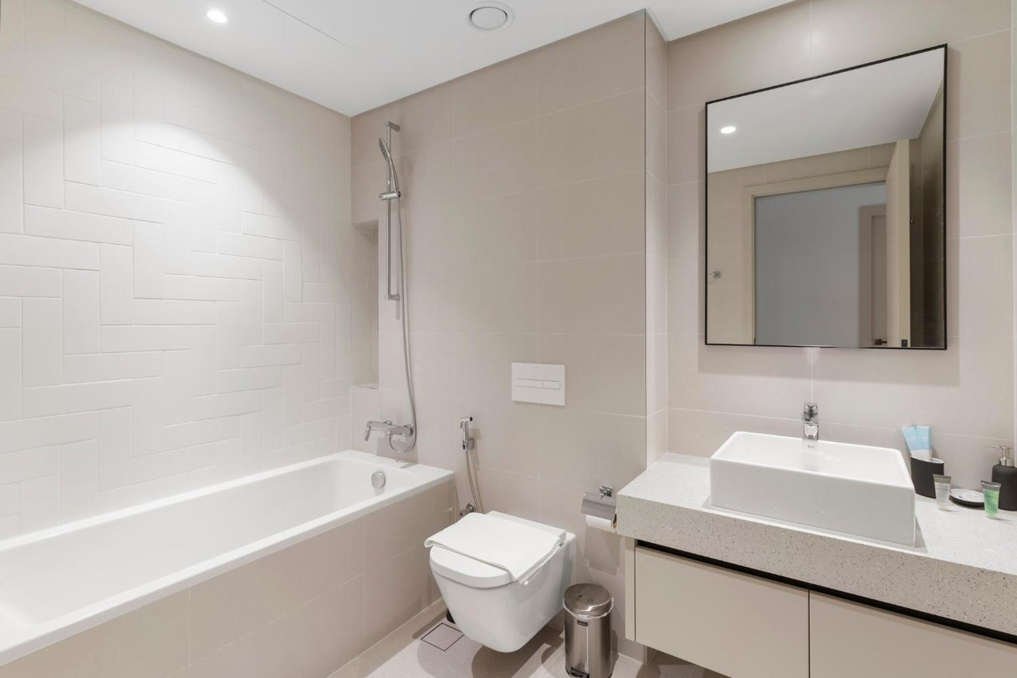 Luxury At Marina Vista, Harbour Apartment